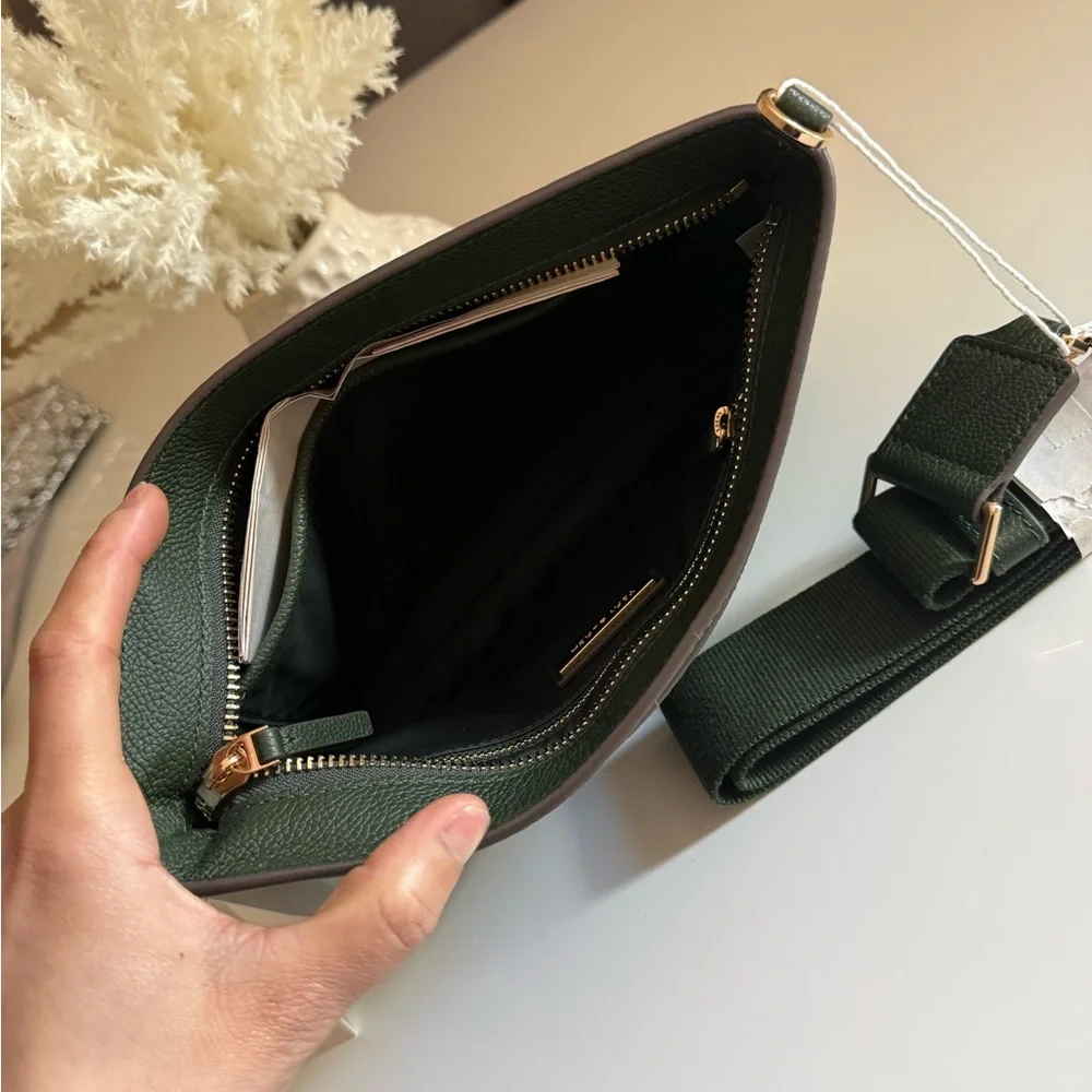 New, authentic Tory Burch blake swing crossbody bag in green